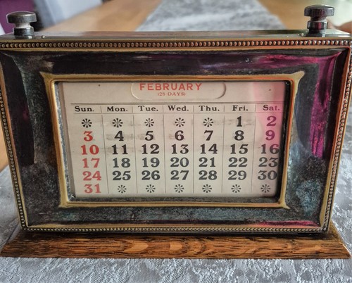 Vintage perpetual desk