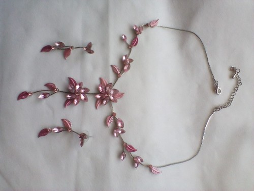 Necklace and matching earings