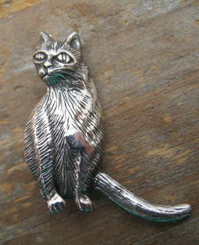 Pretty antique style solid - pretty,