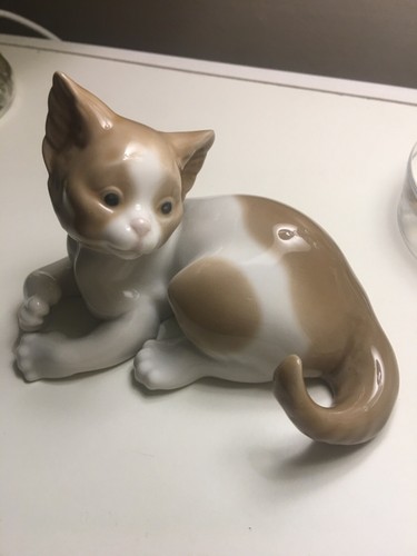 Lladro 5114 surprised cat - surprised,