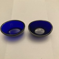 2 similar sized and shaped