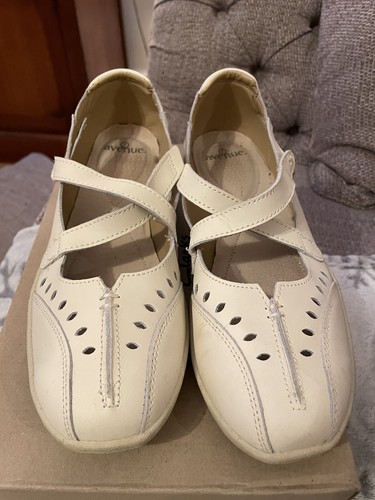Beige avenue leather flat - avenue,