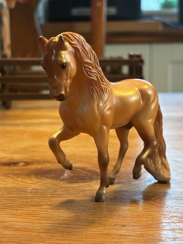 Breyer mystery surprise - 1:32,
