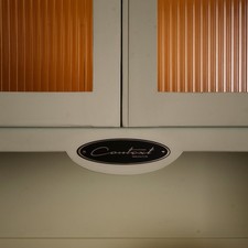 Pretty vintage Solid Wood Painted dresser