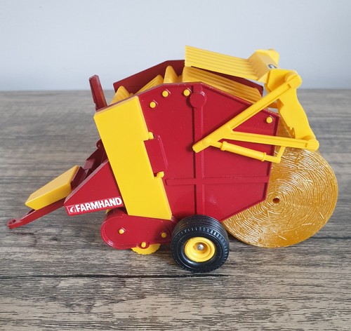 Britains 9532 farmhand - 1:32,