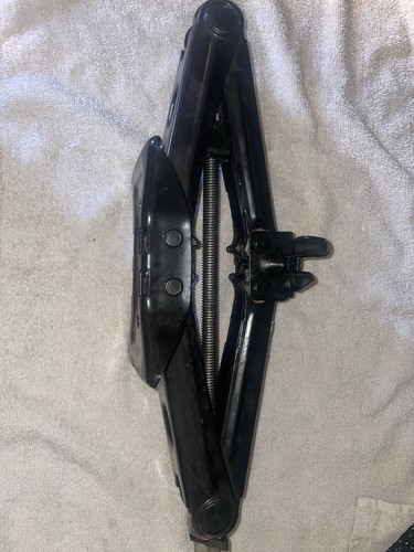 Ford fiesta jack and wheel - ford,