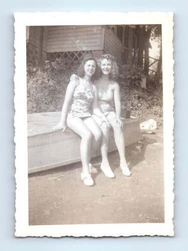 Old vintage photo affectionate - vintage,