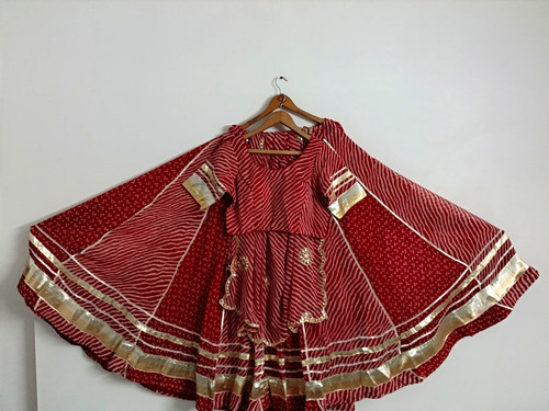 Red white leheriya - white,