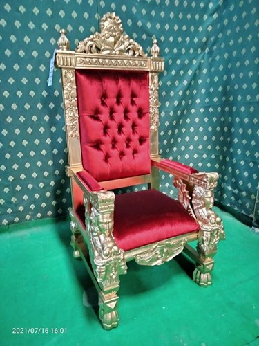 Gold and red large throne - and,