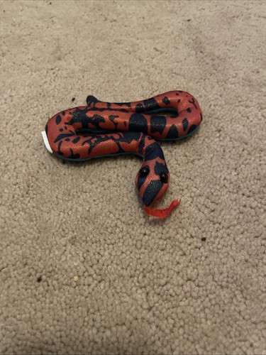 Small red and black snake - small,