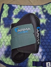 Pony  Shires Arma Brushing Boots and Derby House Saddle Cloth Set. Blue/green. 