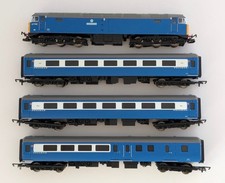 Hornby R1093 Blue Pullman Class 47 Co-Co Diesel 47709 & MK2 Coaches Train Set