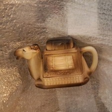 VINTAGE  POTTERY  CAMEL  SHAPED  TEAPOT  FOR  ONE  -   MOST  UNUSUAL.- A1 