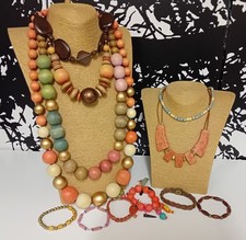 JOB LOT OF JEWELLERY - VINTAGE & MODERN - CHUNKY WOODEN BEADS / BRACELETS etc