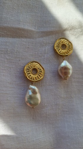 Gold tone sunburst - gold,