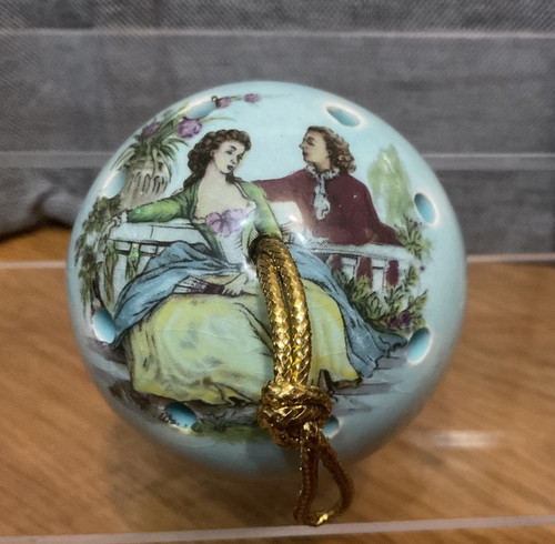 Vintage ceramic pomander - 💚,