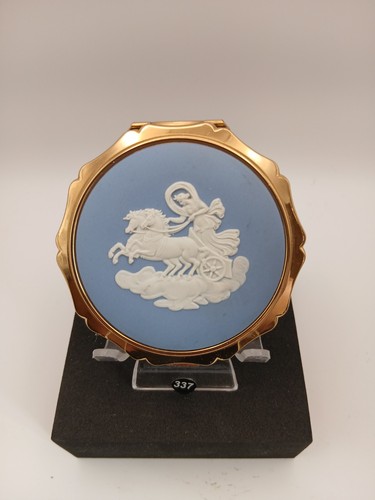 Beautiful vintage stratton - beautiful,