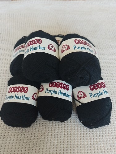 Patons ply black - 4, shade