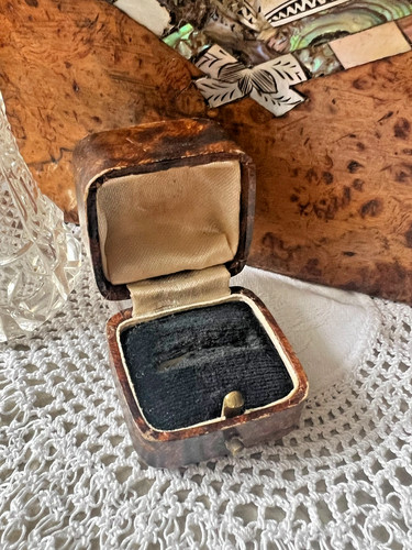 Antique ring box - ring,