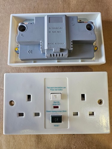 Twin rcd socket plastic - twin,