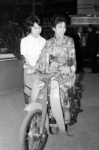 Honda cub moped motor show - 50,