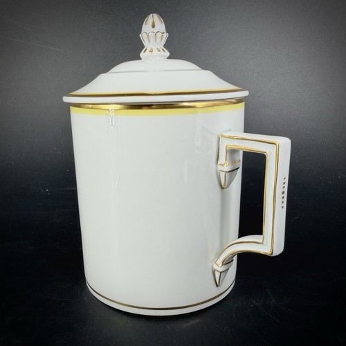 Great porcelain lidded - , cup