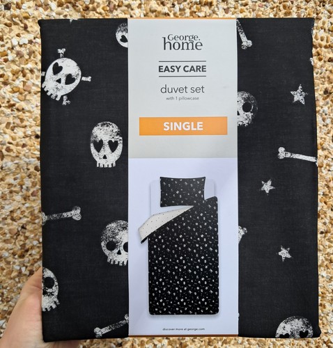 Halloween skulls and bones - skulls,