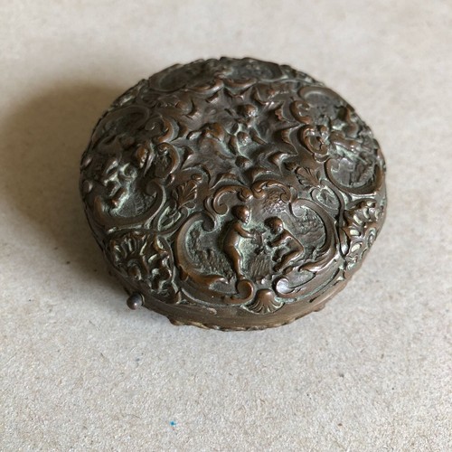 Brass powder keg - , frédéric