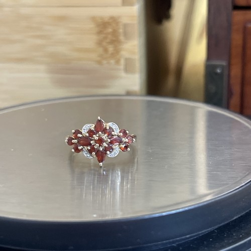 Ladies gold garnet and - 9, ct