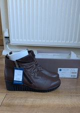 NEW WITH TAGS - PAVERS BROWN