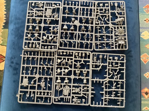 Warhammer assorted figures - -,