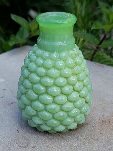 7cm high antique - green, hobnail