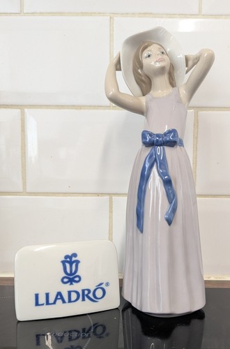 Lladro figurine pamela - figurine,