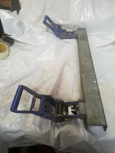 Loading cargo straps rachets - loading,