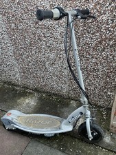 Razor Electric Scooter with Battery Charger. Spares Or Repairs Not Working