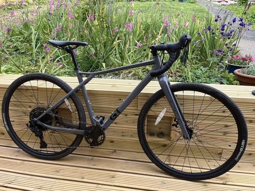 Grade sport gravel bike - gt,