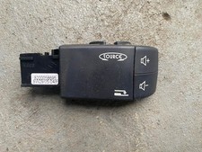 Steering wheel volume control