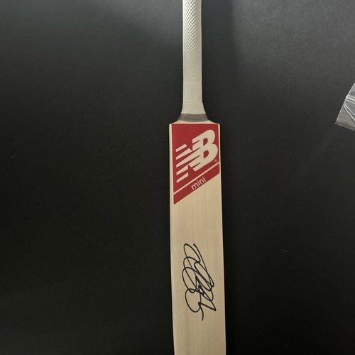 Alastair cook signed - , new