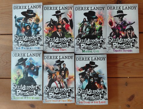 Derek landy skulduggery - derek,