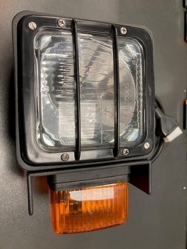 Merlo front light 032994 - front,