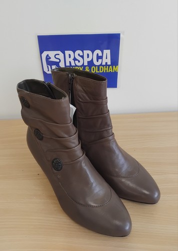 Bnwt lotus brown leather - bnwt,