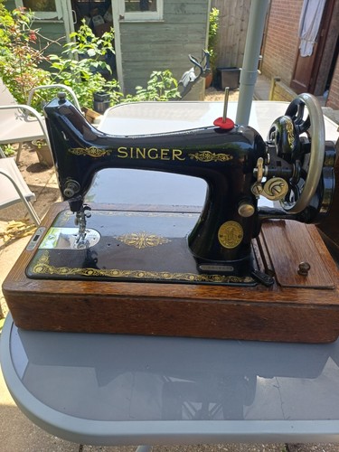 Singer sewing machine - singer,