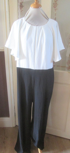 Laura ashley size black - laura,