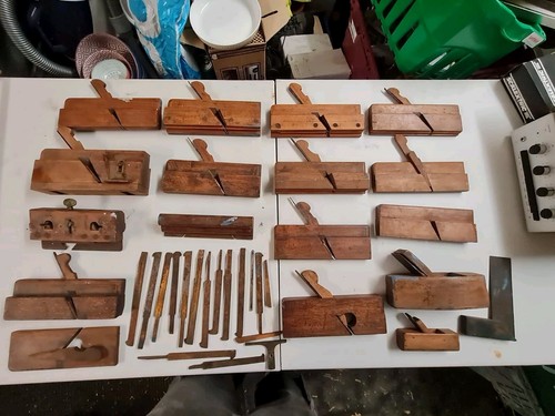 Quantity antique moulding - of,