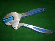 QUICKUTZ DIE CUTTING PLIERS IN BLUE NO CRADLE