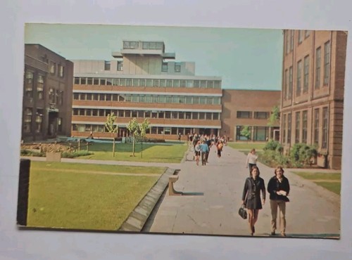 Main walk hull university - main,