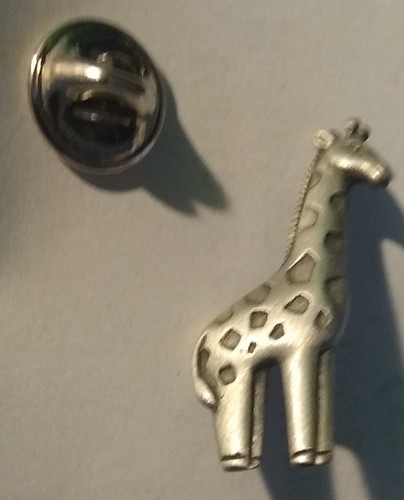 Vintage giraffe pewter - pewter, pin