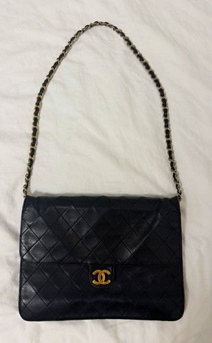 Chanel black quilted leather - black,
