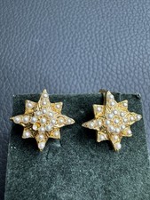Vintage gold tone star - vintage,