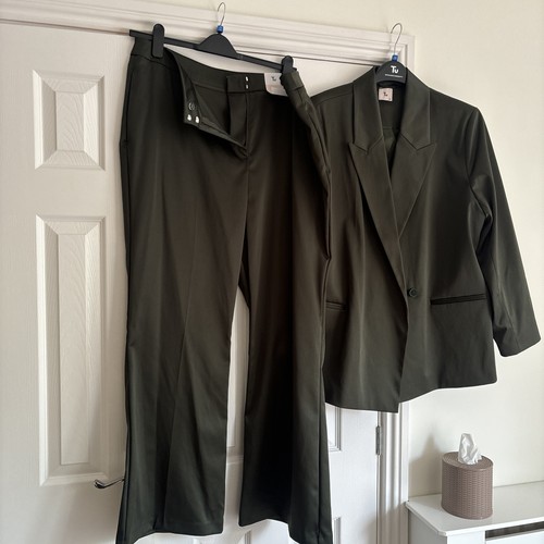 Ladies green suit size - suit, tu